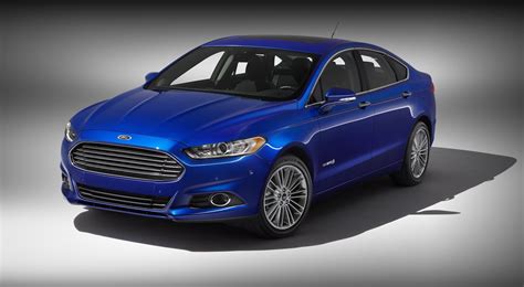 is a ford fusion a compact car